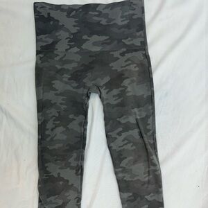 SPANX Green Camo Cropped Leggings S